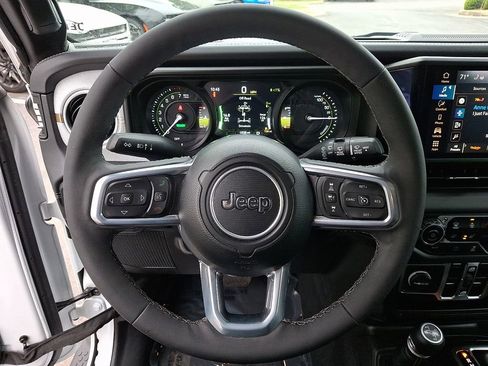 Certified 2025 Jeep Wrangler Unlimited Sahara AWD/4WD image 18