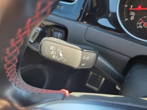 Used 2019 Volkswagen GTI SE image 28