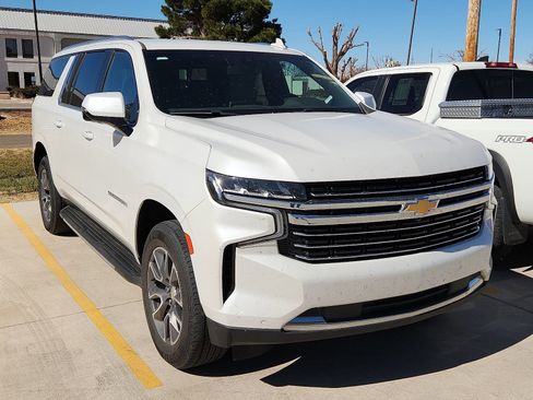 Used 2022 Chevrolet Suburban LT w/ Luxury Package image 10