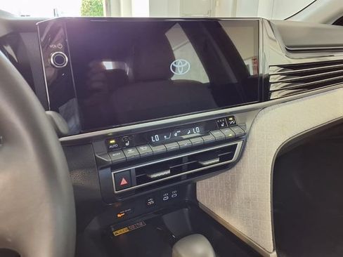 Used 2025 Toyota Camry XLE FWD image 11