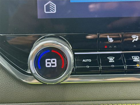 Used 2024 Chevrolet Colorado ZR2 w/ ZR2 Bison Edition image 11