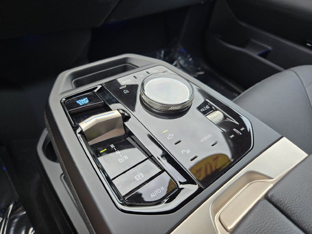 Certified 2024 BMW iX xDrive50 AWD/4WD image 25