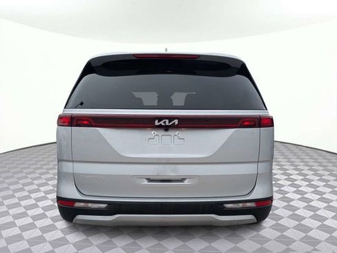 Used 2023 Kia Carnival LX FWD image 4
