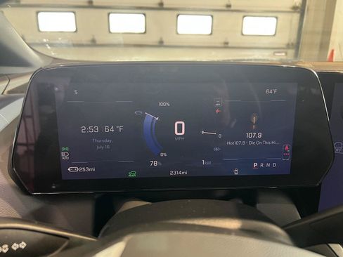 Used 2026 Chevrolet Equinox EV LT FWD image 16