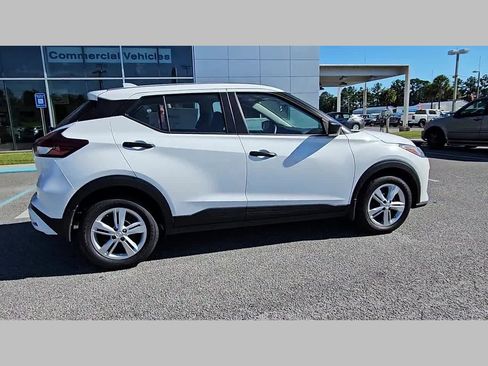 New 2025 Nissan Kicks Play S image 33