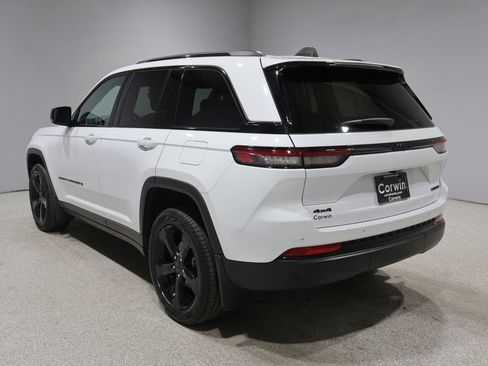 Used 2024 Jeep Grand Cherokee Limited w/ Black Appearance Package AWD/4WD image 5