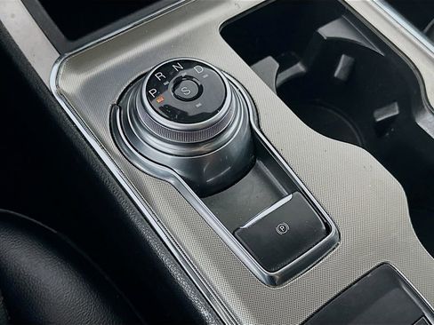 Used 2022 Ford Edge SEL image 16