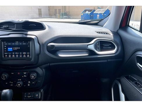 Used 2021 Jeep Renegade Latitude FWD image 43