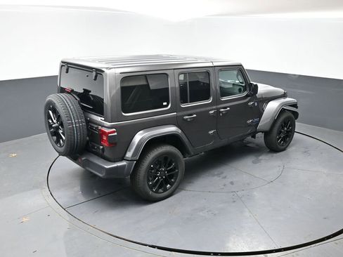 Used 2025 Jeep Wrangler Unlimited Sahara w/ Safety Group image 13