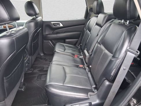Used 2020 Nissan Pathfinder Platinum AWD/4WD image 11