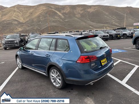 Used 2017 Volkswagen Golf Alltrack image 8