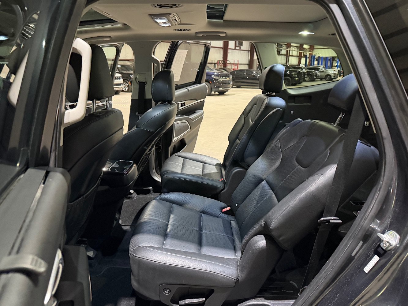 Used 2021 Kia Telluride SX w/ Towing Package AWD/4WD image 17