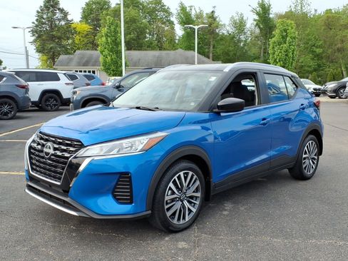 Used 2023 Nissan Kicks SV FWD image 3