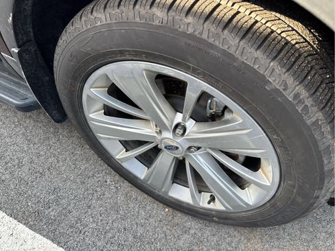 Used 2018 Ford Explorer Limited w/ Equipment Group 301A image 4