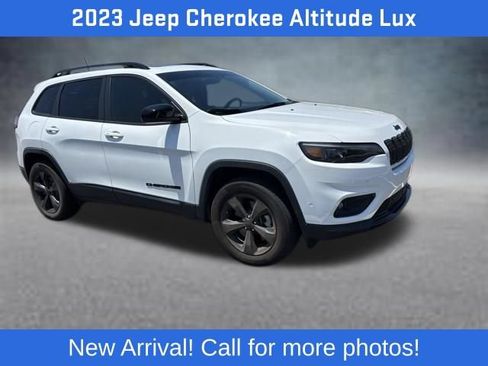 Used 2023 Jeep Cherokee Altitude Lux w/ Lux Elite Package AWD/4WD image 1
