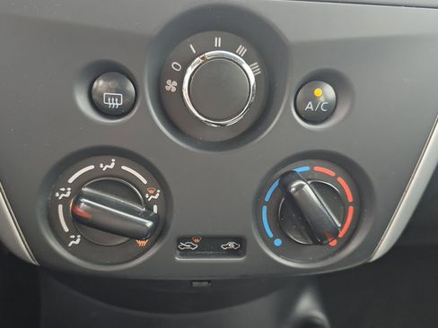Used 2018 Nissan Versa SV FWD image 18