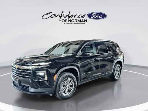 Used 2025 Chevrolet Traverse LT FWD image 4