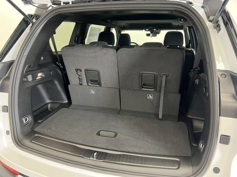 New 2025 Jeep Grand Cherokee L Laredo image 8