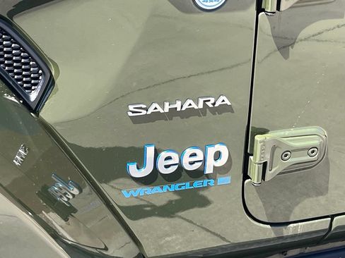 Used 2023 Jeep Wrangler Unlimited Sahara w/ Cold Weather Group AWD/4WD image 9