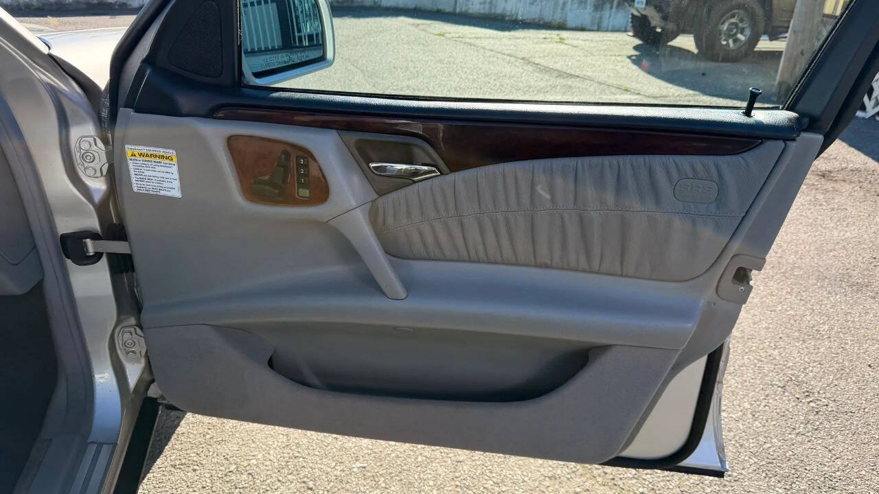 Used 1999 Mercedes-Benz E 320 4MATIC Sedan image 23