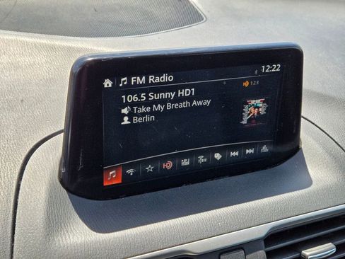 Used 2018 MAZDA MAZDA3 Touring FWD image 10