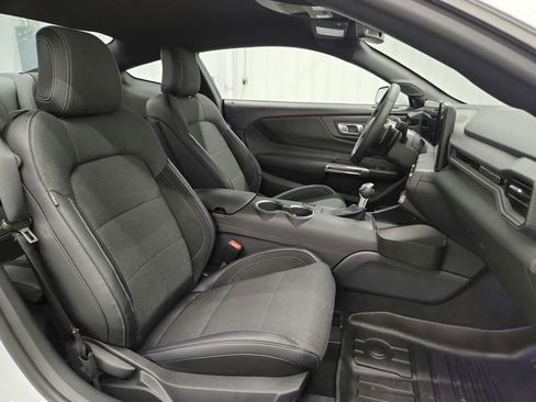 Used 2025 Ford Mustang GT RWD image 30