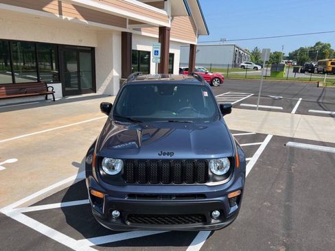 Used 2022 Jeep Renegade Altitude AWD/4WD image 9