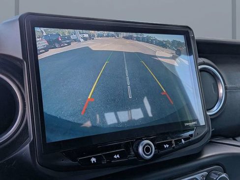 Used 2019 Jeep Wrangler Unlimited Sahara AWD/4WD image 18