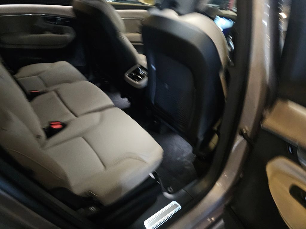Certified 2026 Volvo XC90 B6 Plus w/ Protection Package Premier AWD/4WD image 8