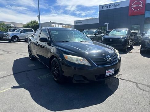 Used 2011 Toyota Camry LE FWD image 3