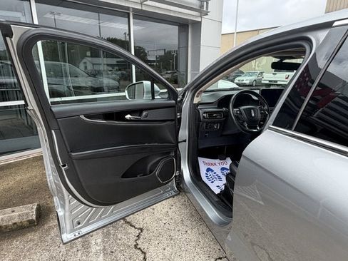 Used 2021 Lincoln Nautilus FWD w/ Equipment Group 101A image 13