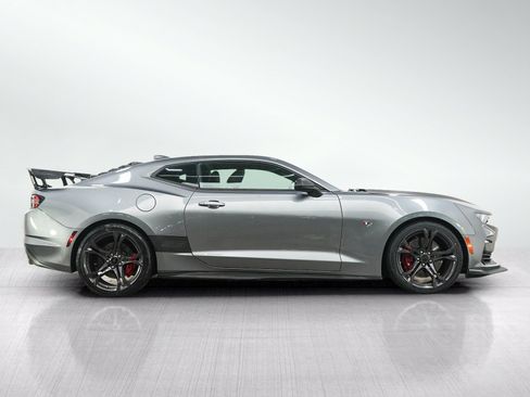 Used 2019 Chevrolet Camaro SS RWD image 6