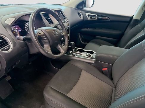 Used 2017 Nissan Pathfinder SV image 9