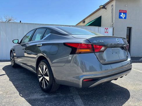 Used 2021 Nissan Altima 2.5 SV AWD/4WD image 3