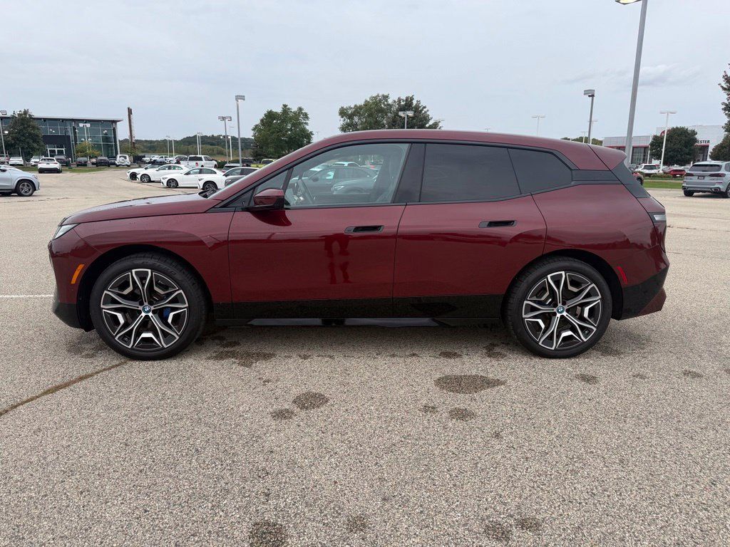 Used 2024 BMW iX xDrive50 w/ Sport Package AWD/4WD image 2