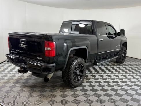 Used 2015 GMC Sierra 2500 Denali w/ Duramax Plus Package AWD/4WD image 11