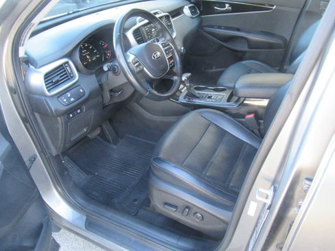 Used 2019 Kia Sorento EX image 21