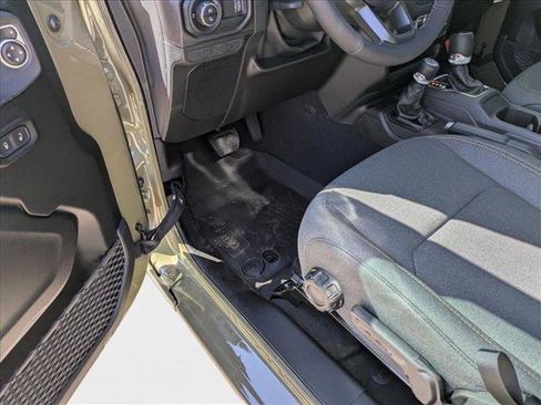 New 2025 Jeep Gladiator Sport image 4