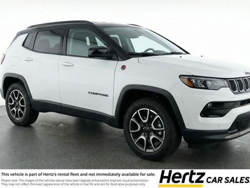 Used 2025 Jeep Compass Trailhawk AWD/4WD image 1