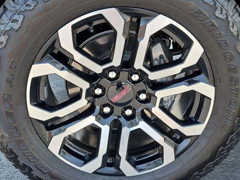 Used 2025 GMC Canyon AT4 w/ Nightfall Edition AWD/4WD image 13