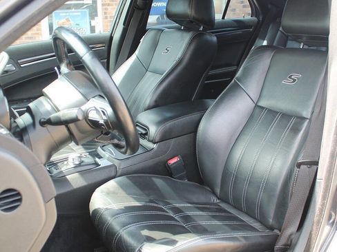 Used 2018 Chrysler 300 S w/ 300S Premium Group image 14