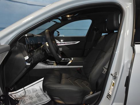New 2026 BMW 740i xDrive w/ Executive Package image 7