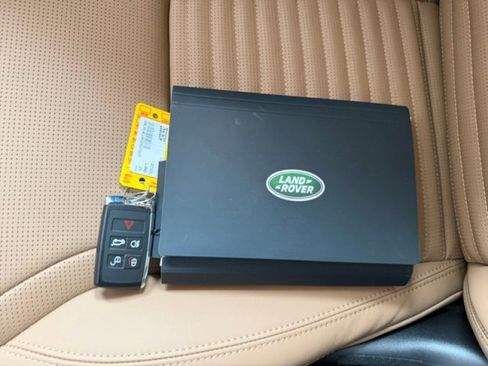 Certified 2025 Land Rover Discovery Dynamic SE AWD/4WD image 21