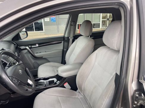 Used 2015 Kia Sorento LX image 16