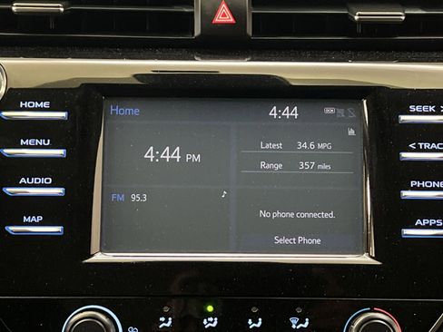 Used 2019 Toyota Camry LE FWD image 19