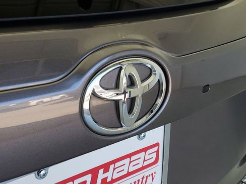 Used 2019 Toyota Highlander XLE image 9