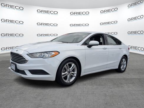 Used 2018 Ford Fusion SE w/ Fusion SE Technology Package image 3