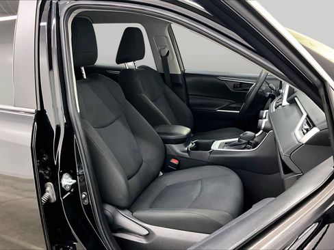 Used 2023 Toyota RAV4 LE FWD image 9
