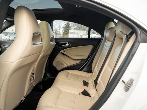 Used 2018 Mercedes-Benz CLA 250 4MATIC image 8