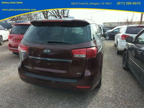 Used 2016 Kia Sedona EX image 4